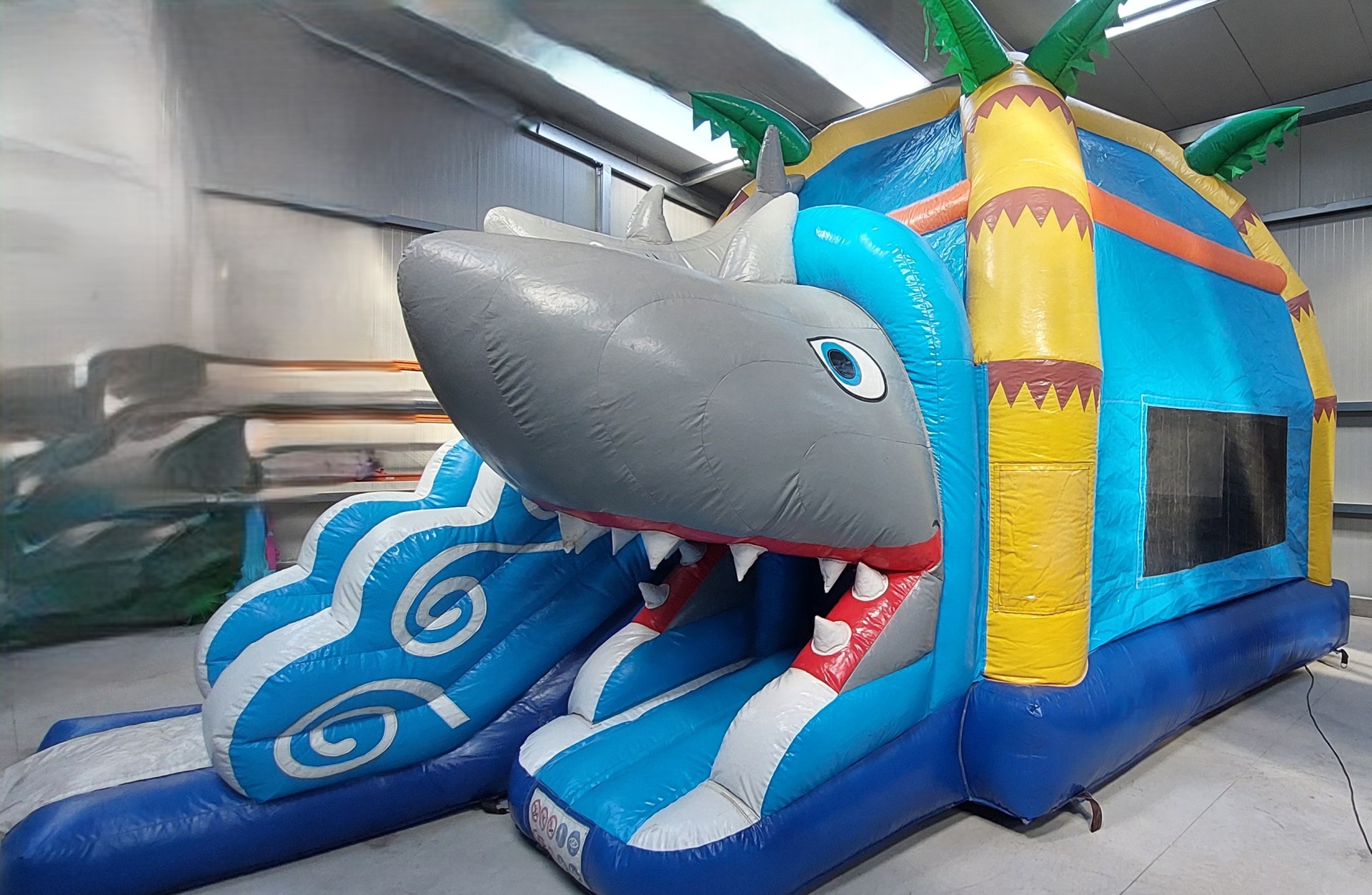 REQUIN COUVERT
